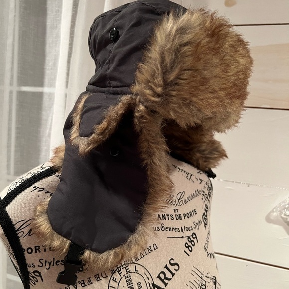 Tough Outfitters Gray & Brown Fur-Lined Trapper Hat, EUC, chin strap, faux fur - Picture 1 of 10